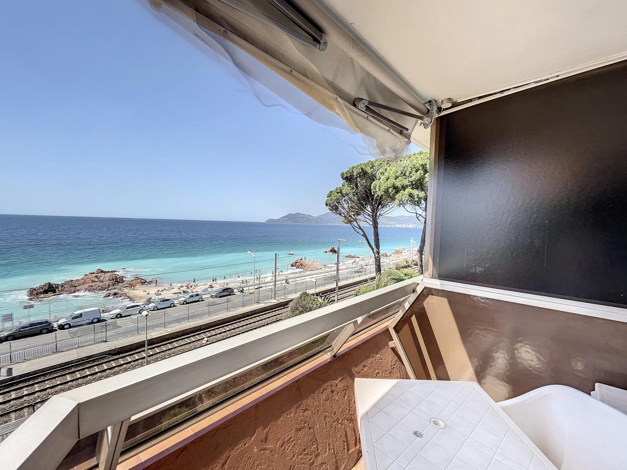 Studio With Beautiful Sea View And Direct Beach Access คานส์ ภายนอก รูปภาพ