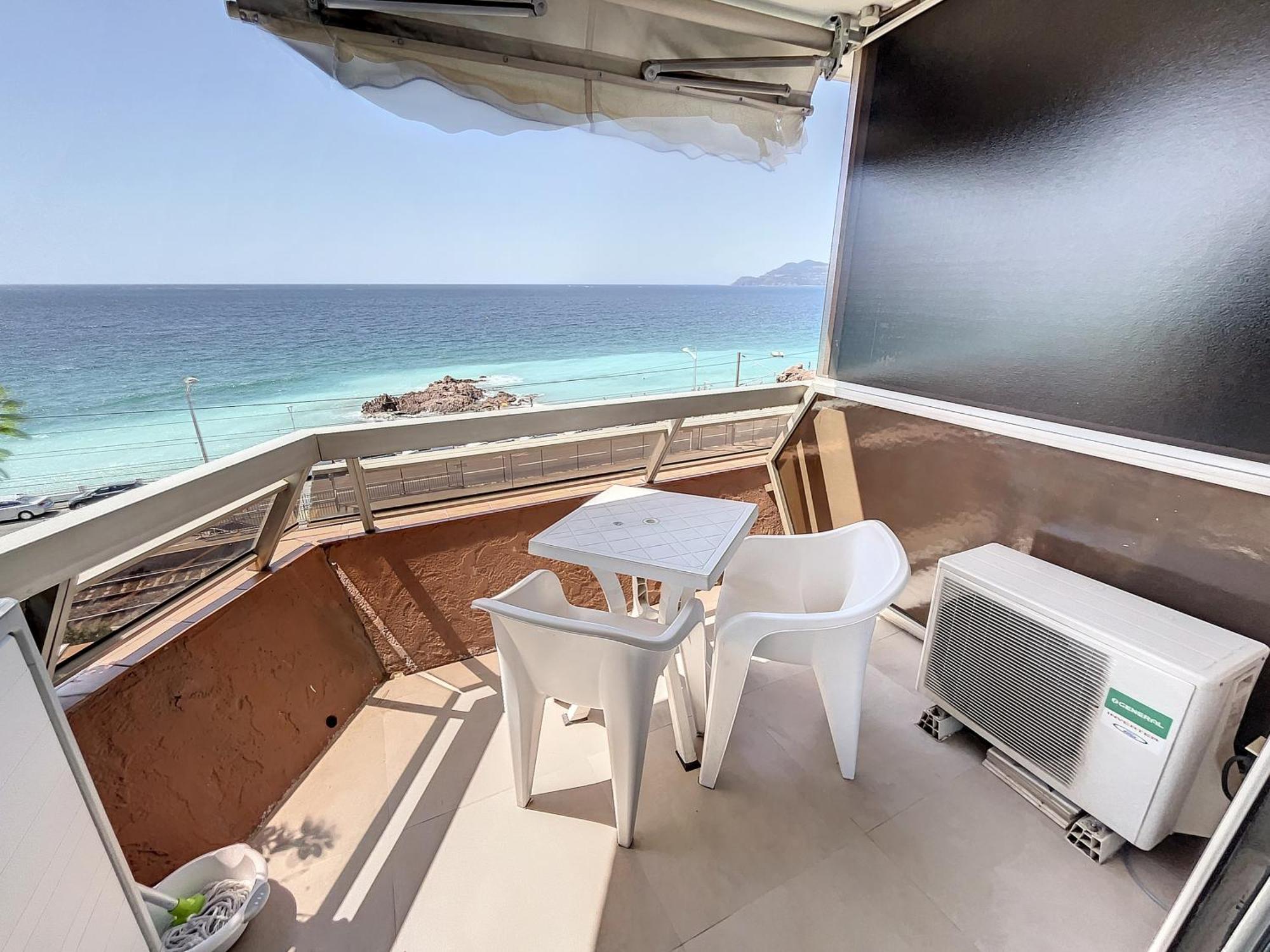 Studio With Beautiful Sea View And Direct Beach Access คานส์ ภายนอก รูปภาพ